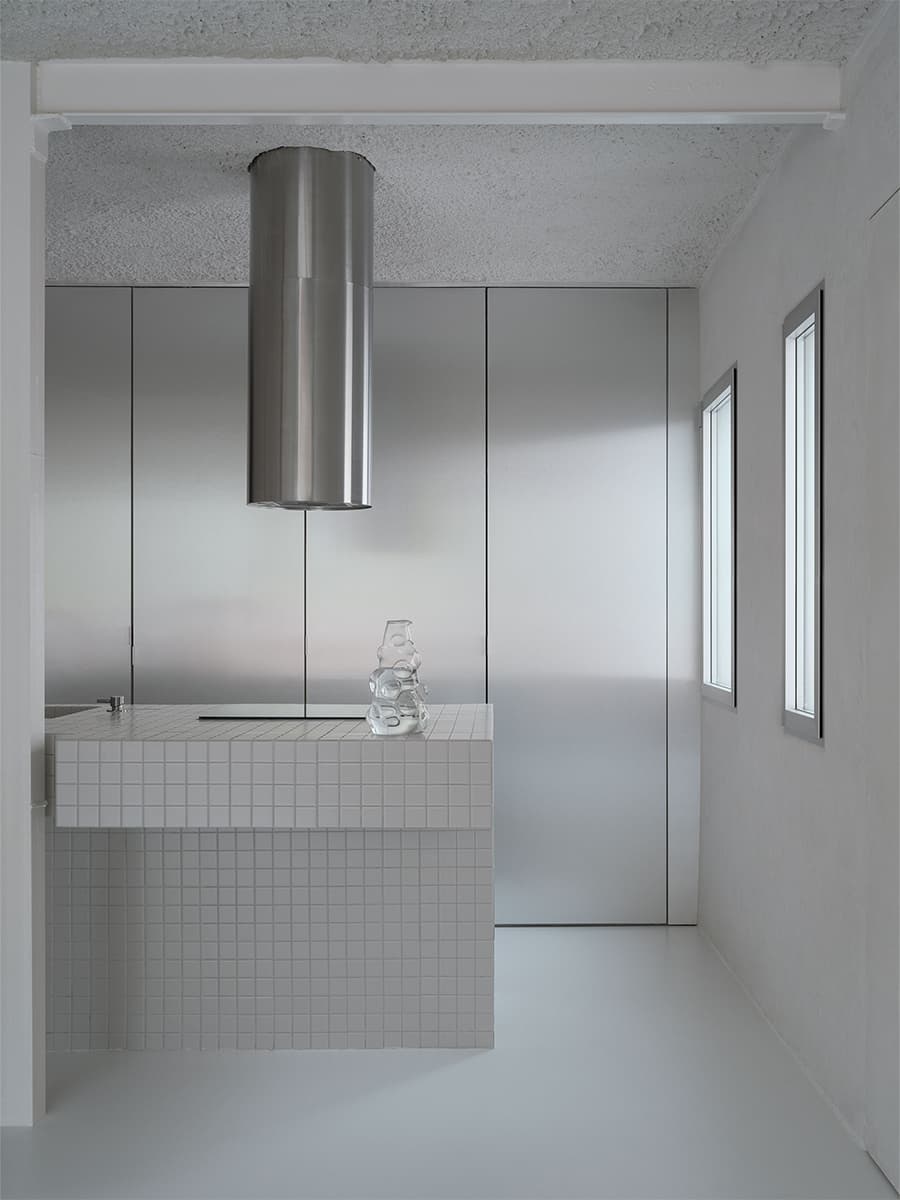 Универсальная отделка небольшой квартиры в Мадриде — проект архитектурного бюро HANGHAR