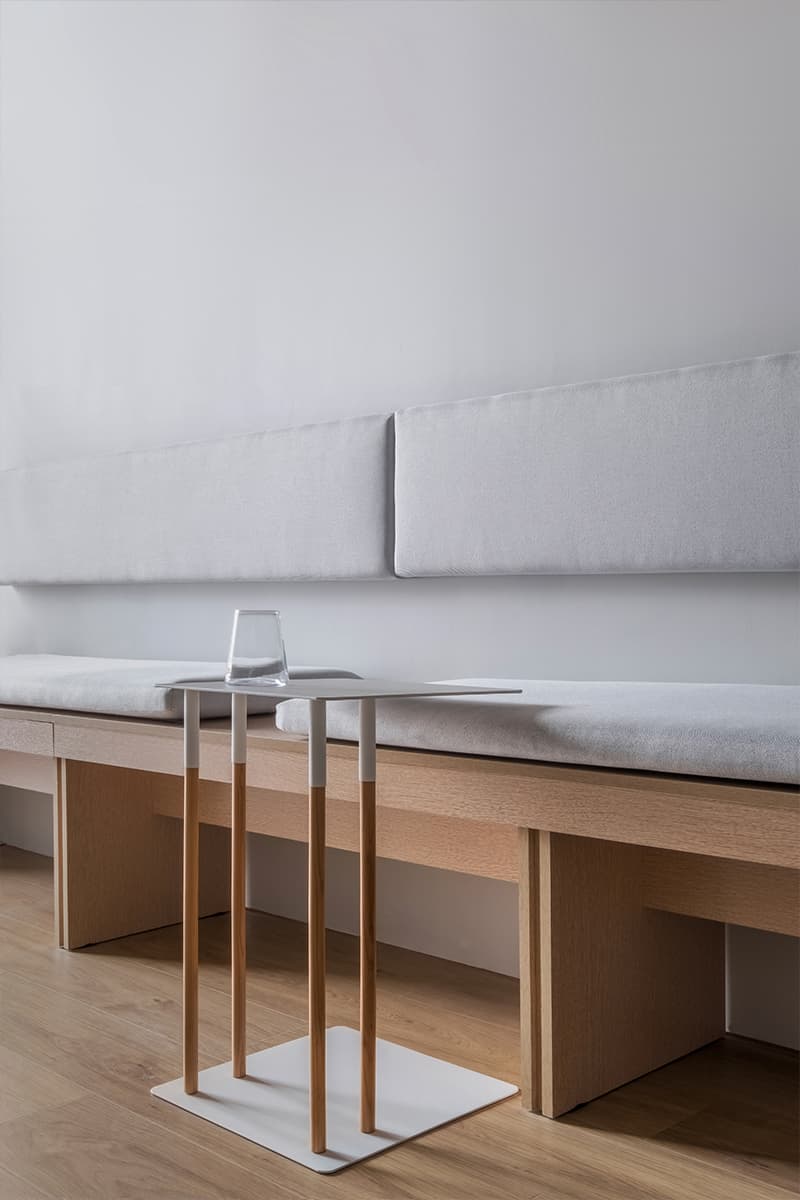 Интерьер студии йоги с элементами брутализма — проект Кати Охватовой