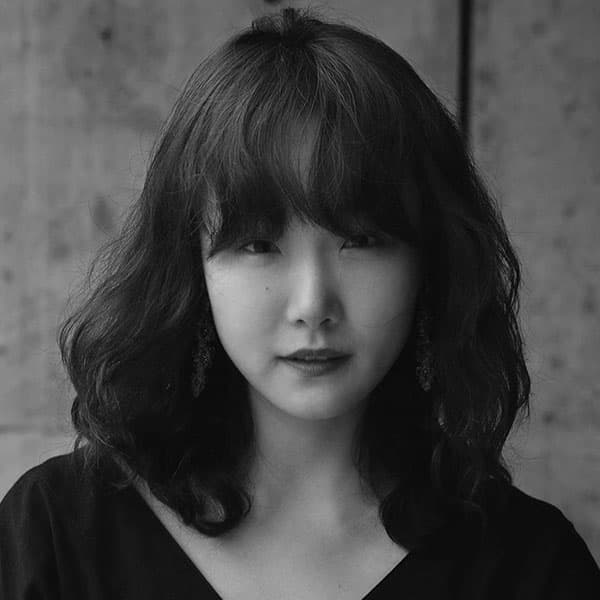 Вайолет Вонг, Управляющий куратор