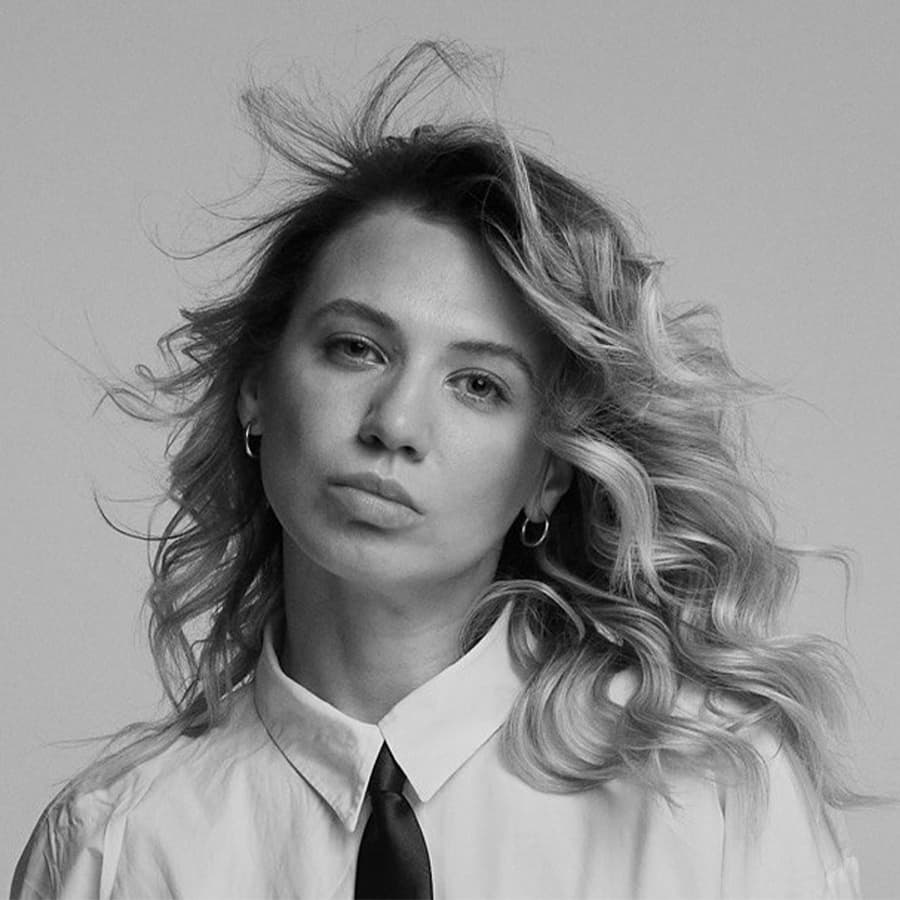 Яна Каламзина